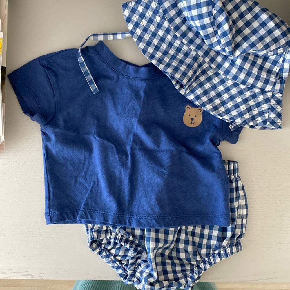 Baby Gap shirt with bloomers and bucket hat